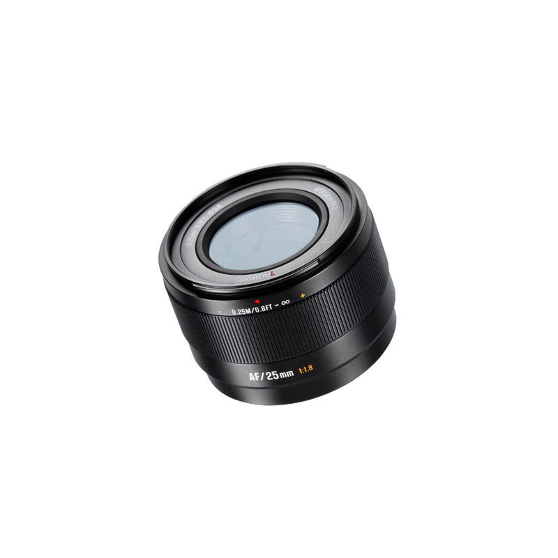 หน้าเลนส์ 7Artisans AF 25mm F1.8 มุมเฉียง