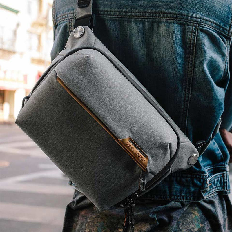 Peak Design Everyday Sling 10L v2 – Ash · Camera Sling · 13" Laptop · FlexFold Dividers