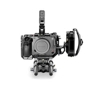 Tilta Camera Cage Pro Kit จุดยึดและพอร์ตเชื่อมต่อ