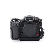 Tilta Full Camera Cage จุดยึดและพอร์ตเชื่อมต่อ